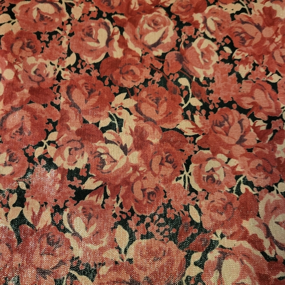 Express Brand Medium Mesh Overlay over Silky Metallic - Picture 2 of 3